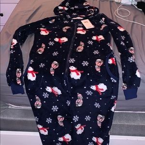 Winter theme onesie XS NWT new with tags